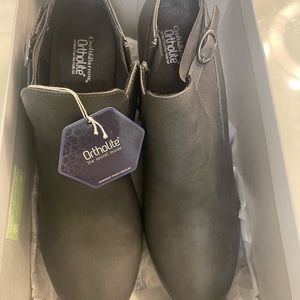 Croft & Barrow Shoe Boot Leather. Style: INES Color:Grey Size 10( Medium)